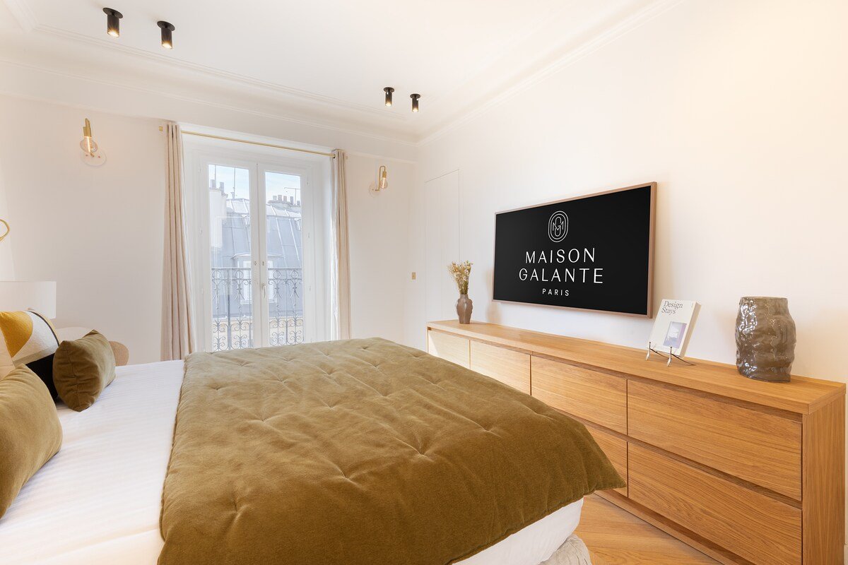 A 5BR/4BA Duplex w/Services in La Madeleine-Opéra gallery image 5