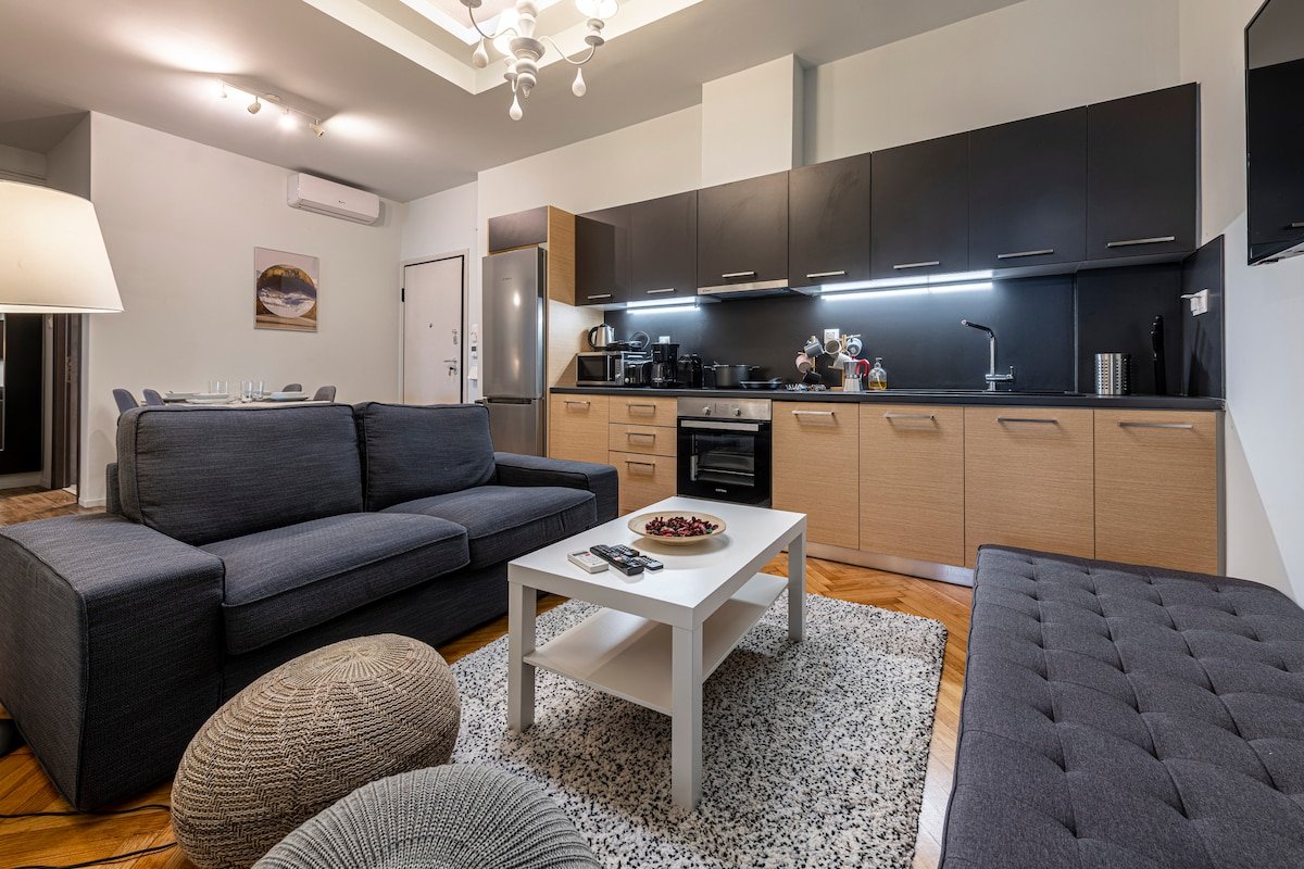 5BD Central Flat with Balcony, Brand New 120 sq.m gallery image 3