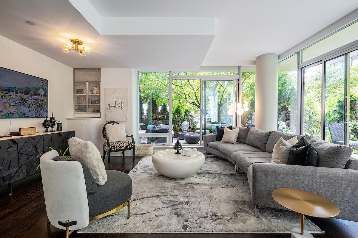 Waterfalls Hotel Huge patio/pool/AC Best location! gallery image 3