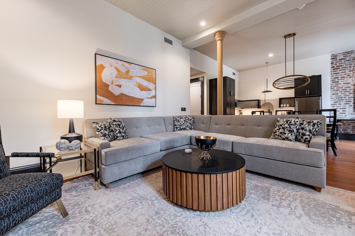 3BR Charming Stay in French Qtr | Mayfair Hotel gallery image 4