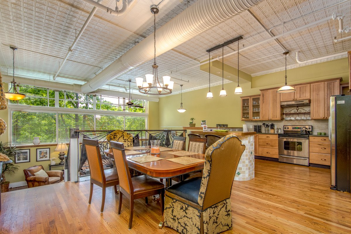 ~5 star Downtown Spacious Retreat at 35 Patton