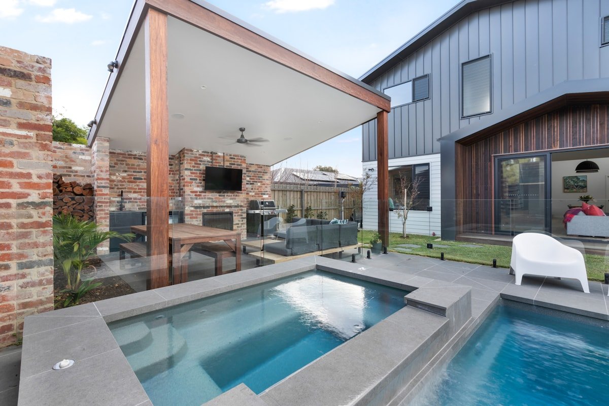 Private Family Retreat! gallery image 2