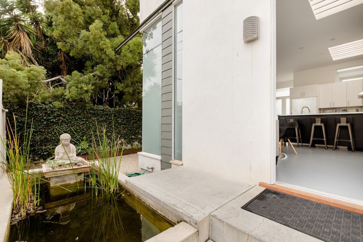 Custom-Built Villa Four Blocks from Venice Beach gallery image 3