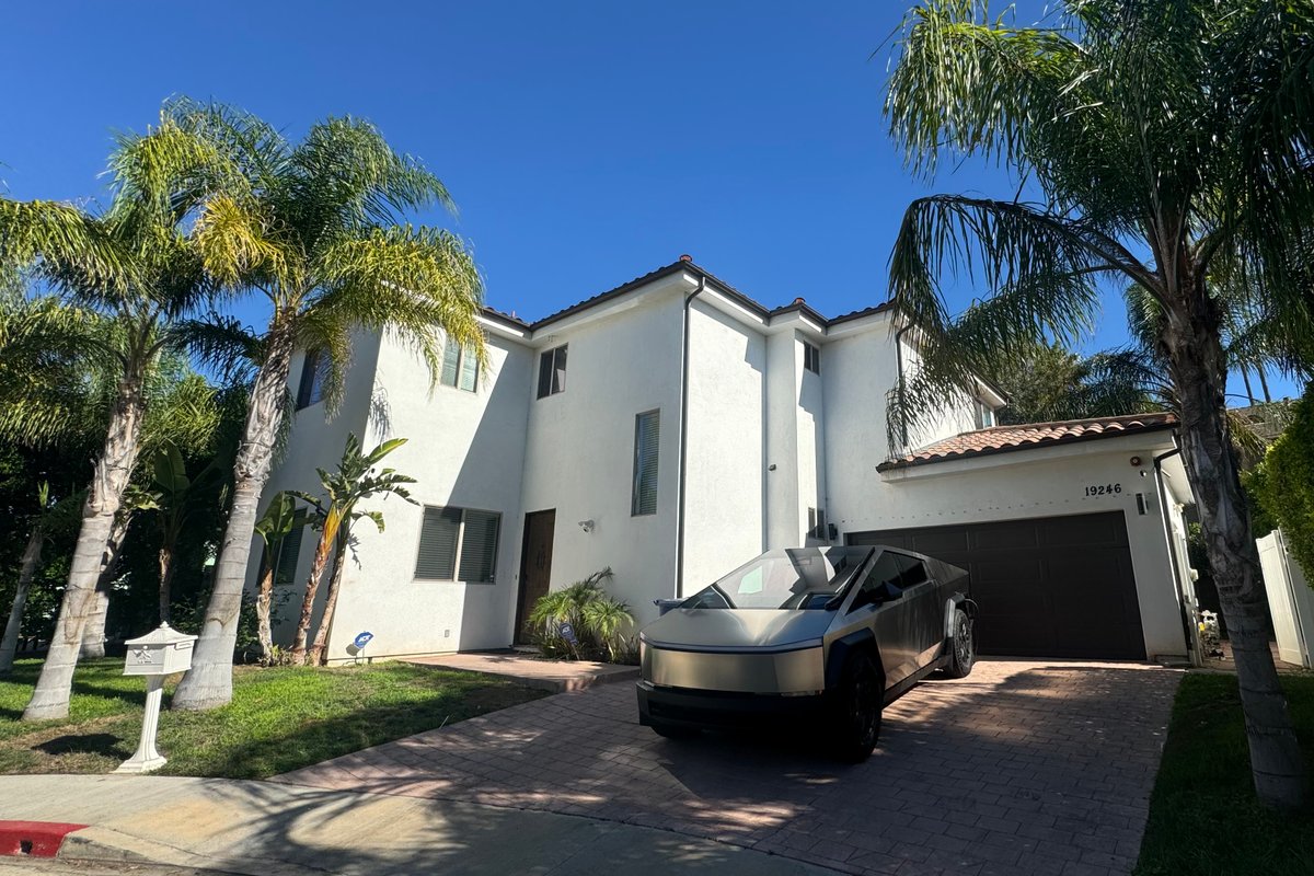 LA Dream Gem! Beautiful home with Spa.