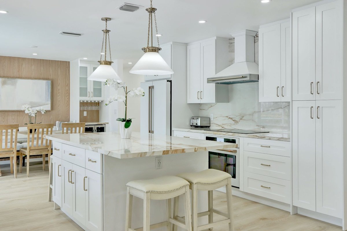 Lux Waterfont – Ocean access-10 min to beach! gallery image 3