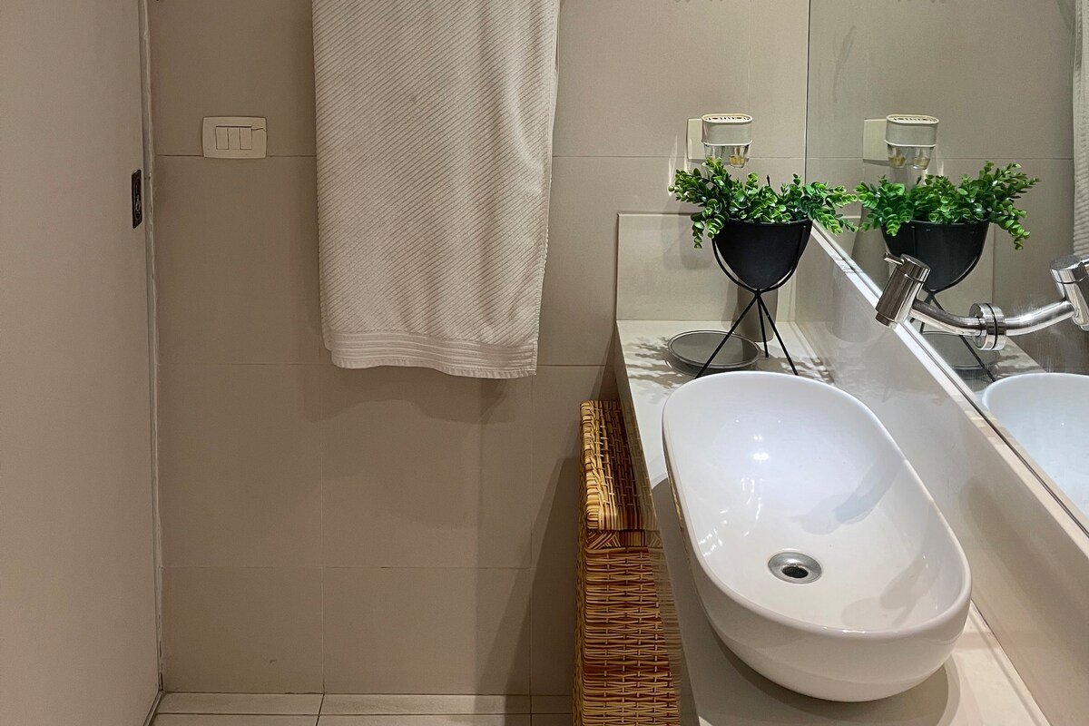 Modern 2-bedroom condo in Ipanema gallery image 3