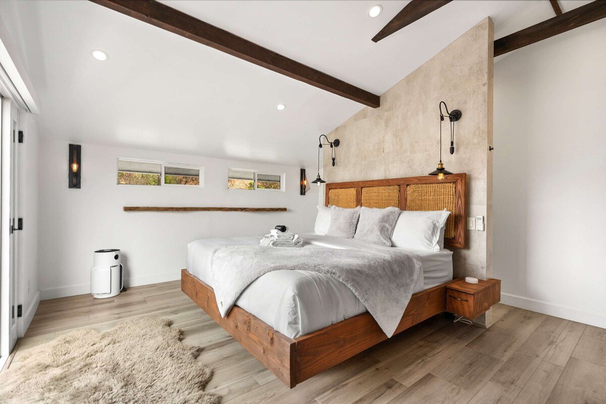 New Listing! Palisades Paradise by Colby & Conrad! gallery image 2