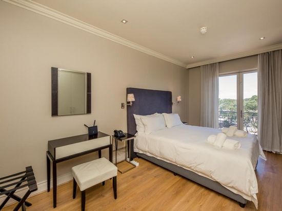 Photo 4 of 407 Royale accommodation in Green Point, Cape Town with 3 bedrooms and 3 bathrooms