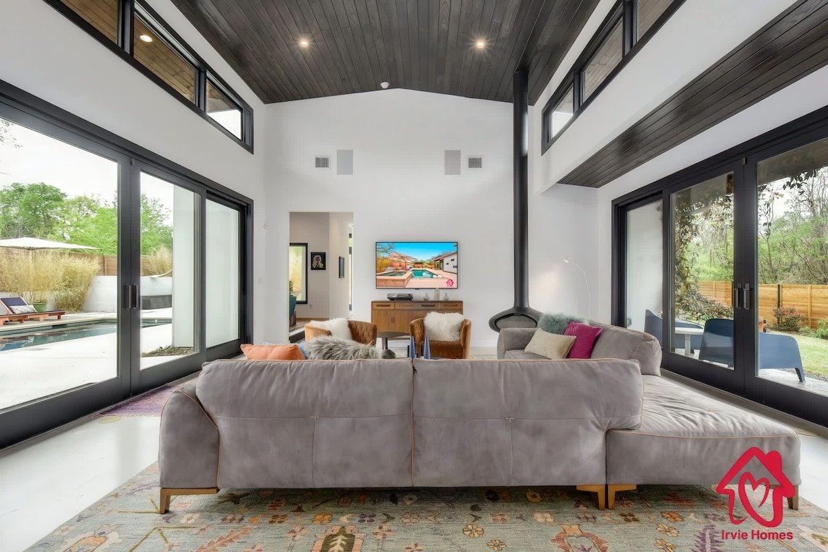 The Nest with Pool and Hot Tub – An Irvie Home gallery image 3