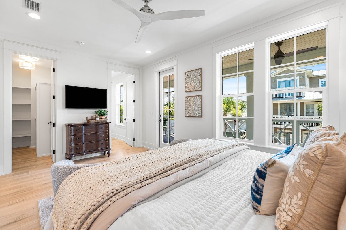 New in Seacrest! Stunning! Pool, Bikes, Sleeps 18! gallery image 4