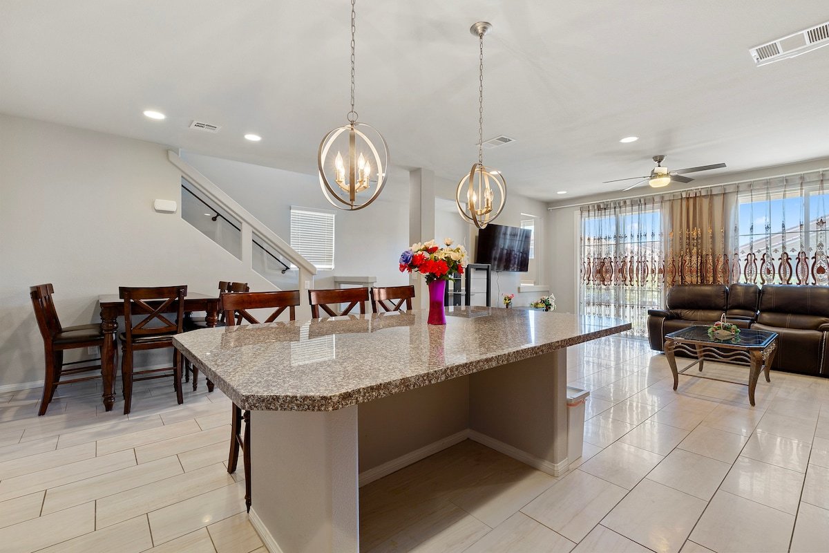 Spacious 5 bedroom Home gallery image 5