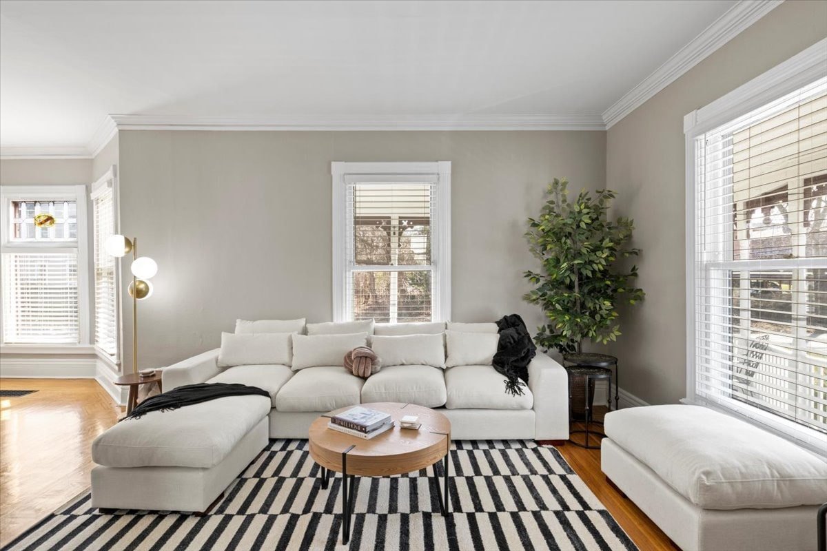 Luxury Entertaining 4BR House gallery image 5