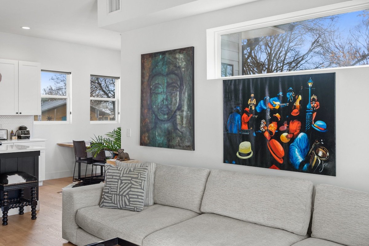 House of Healing & Wolves + Pool, Cold & Hot Tub gallery image 3