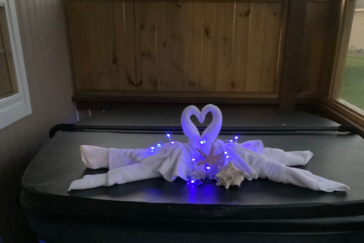 Lisa’s seaside chalet w/hot tub Aboiteau beach,NB gallery image 5