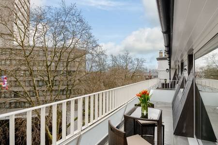 Superb 2bed 2bath Penthouse, Heart of Kensington