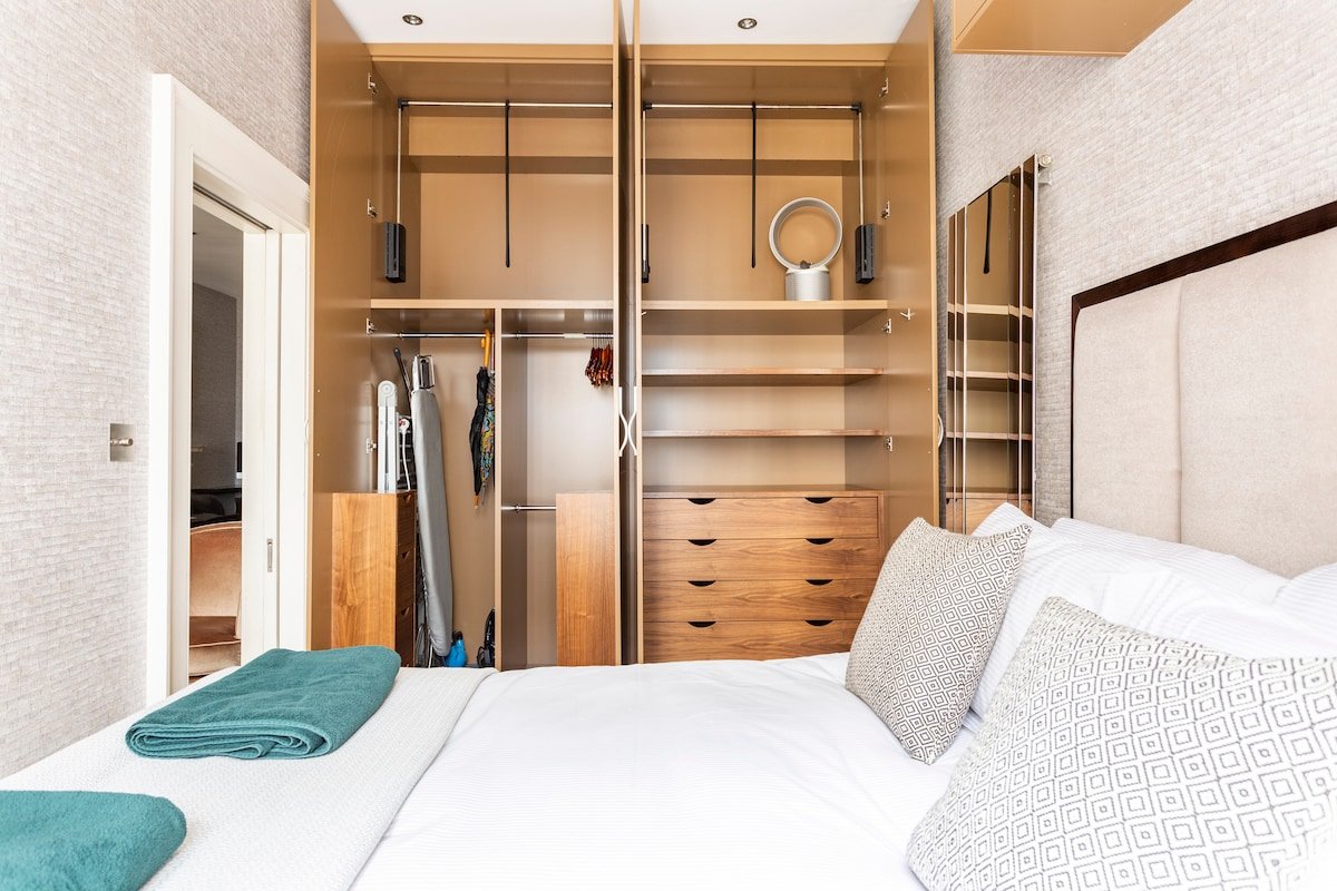 Character-filled Mayfair Residence -Hanover Square gallery image 5