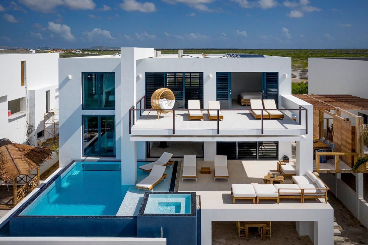 NEW – 6 Bedroom Oceanfront Bonaire Vacation Villa