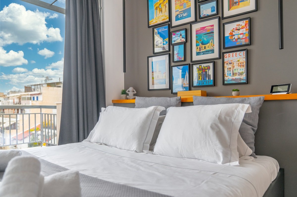 TheHostMaster Picturesque Acropolis Hill Penthouse gallery image 4