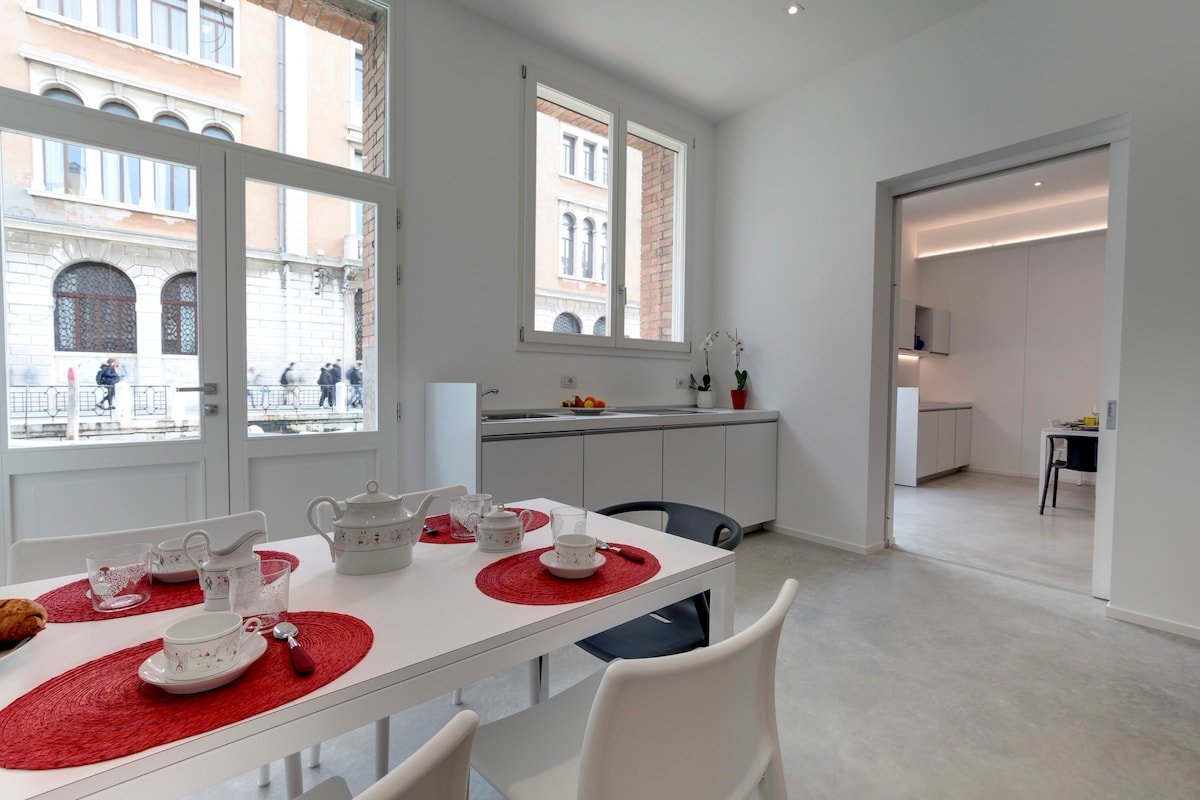 Terrace Luxury Loft, perfect for 14 people! gallery image 4