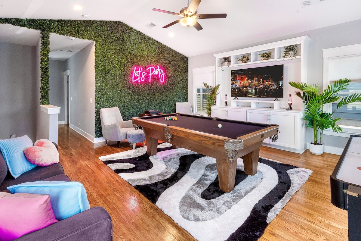 *HOT TUB*Sauna*Cold Plunge* Nashville Luxury Lodge gallery image 3