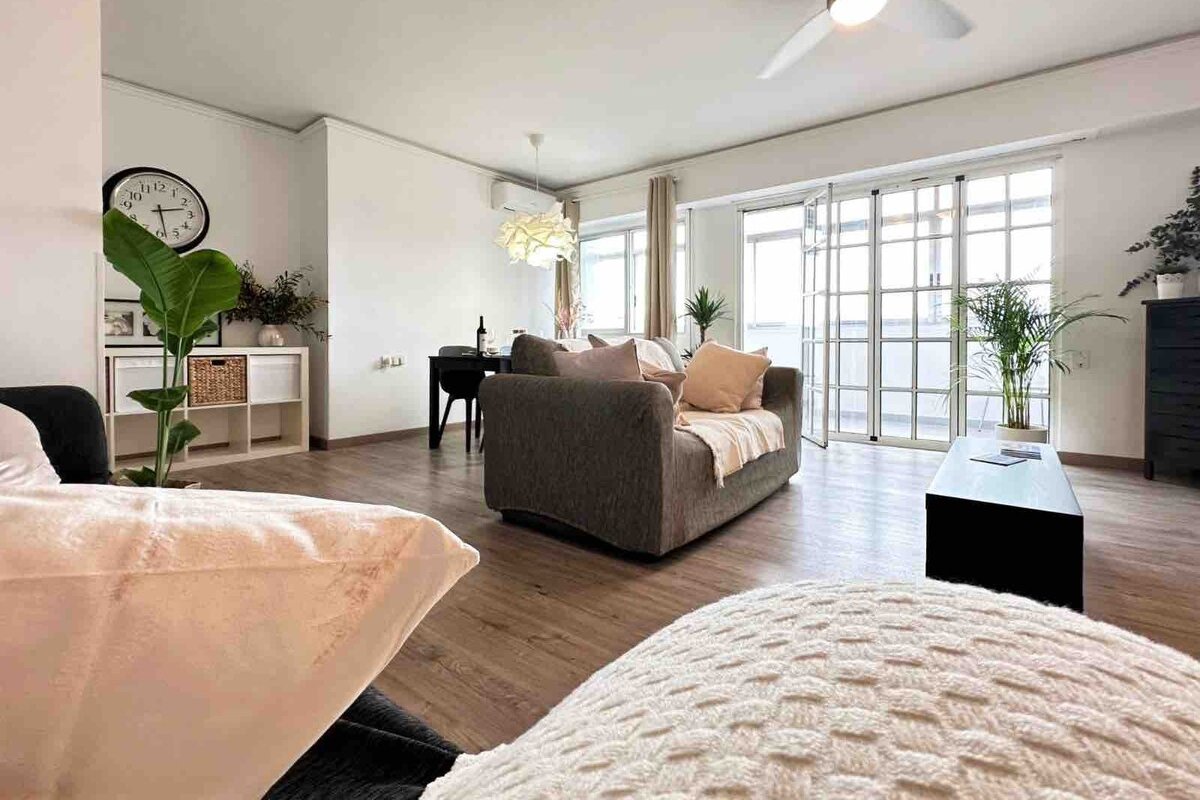 Comfort & Light by the Sea and Port gallery image 4