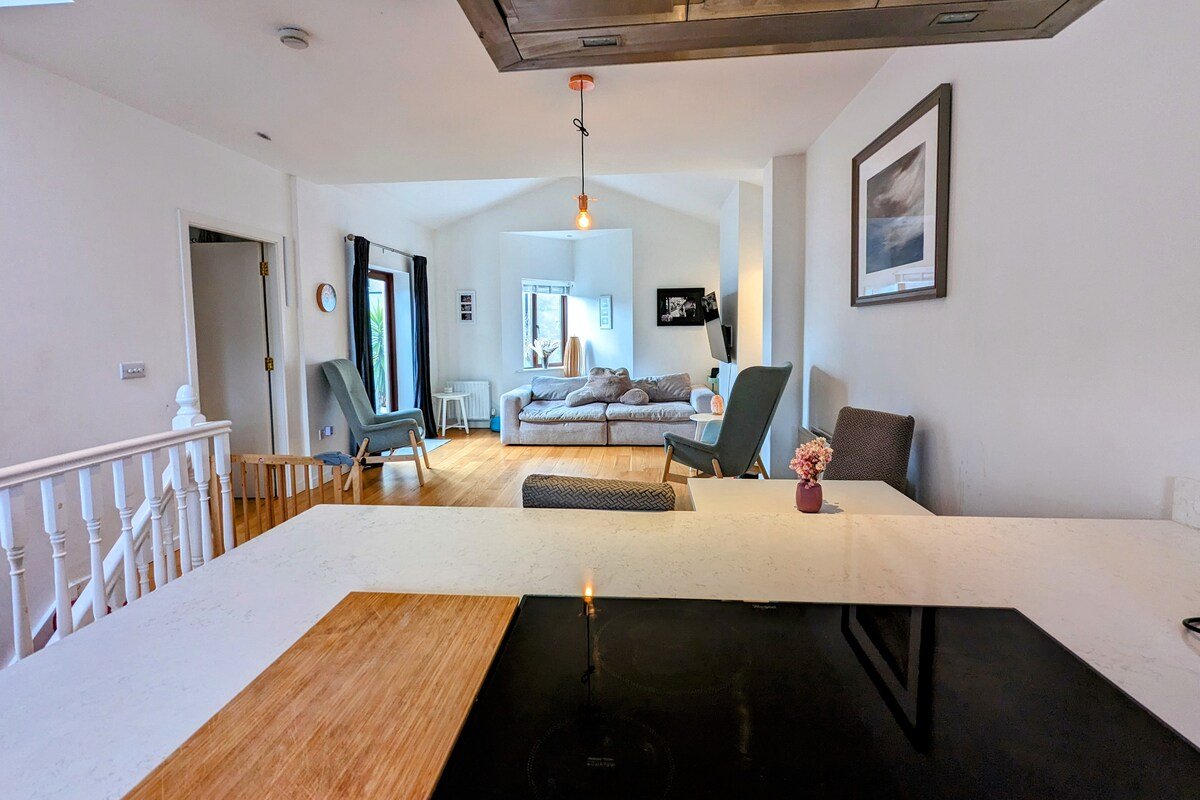 Wonderful Dublin House | Beach | Train Station gallery image 5