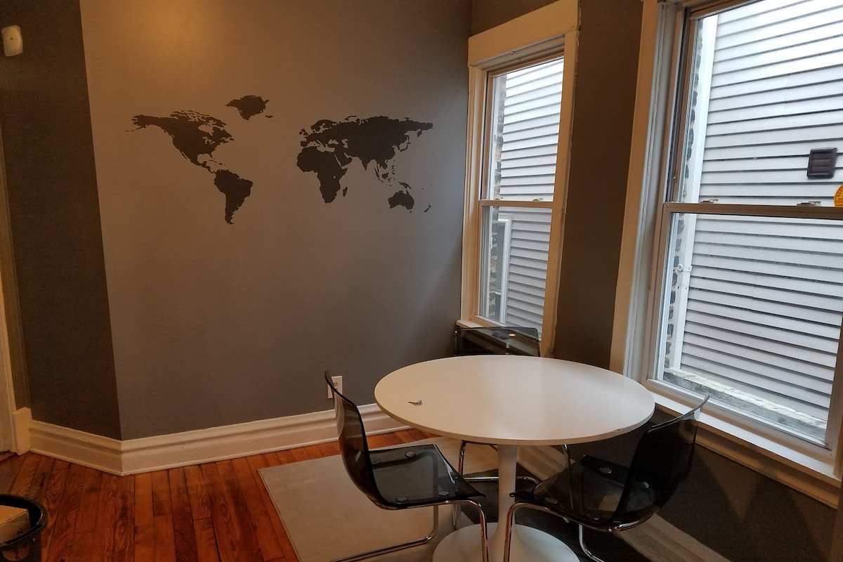 Two units in One! Location! Noble Square gallery image 3