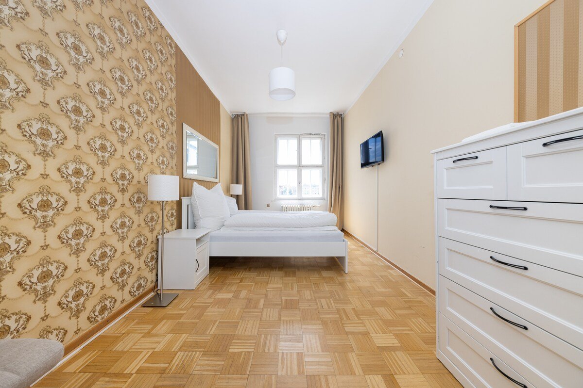 time4staying 160sqm 5 BR Banksy apartment at Hbf gallery image 2