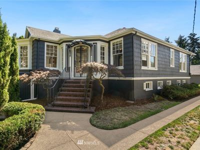 Elegant 6BR Millionaires Row Retreat Near Downtown