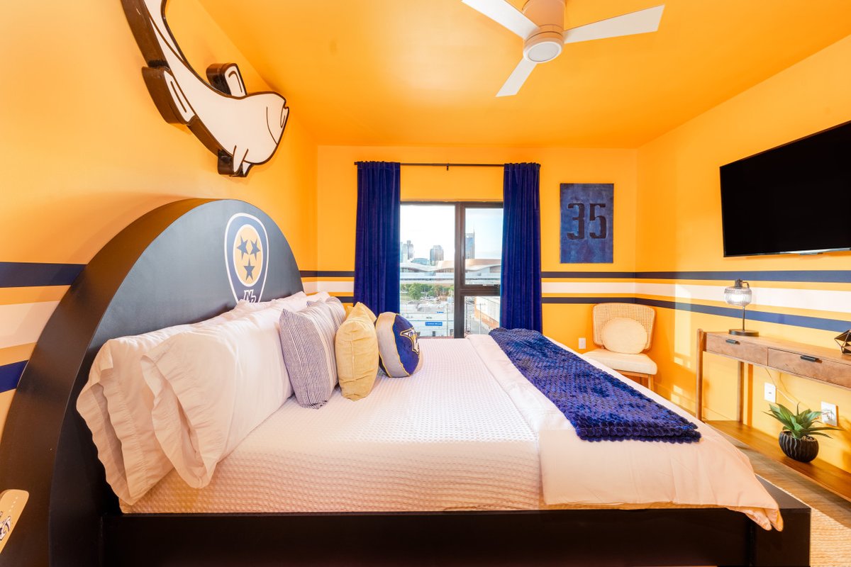 Skybox Suite |Holiday Fireworks from Balcony