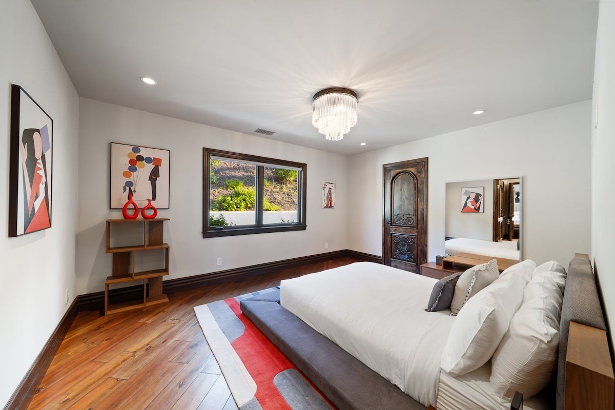 Elegant La Jolla Villa – Ocean Views & Pool gallery image 4