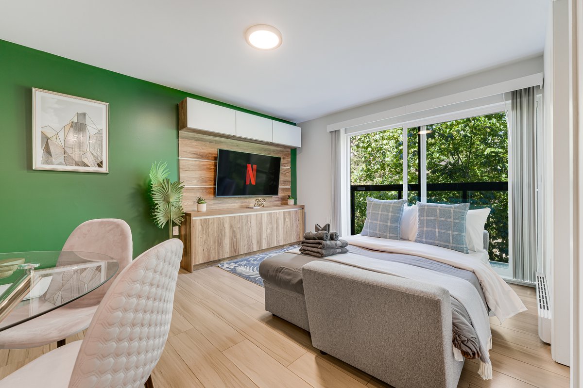 Chic 2 Bed 2 Bath Condo West End DT Free Parking!