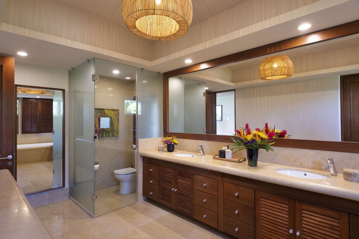 Condo w/ Golf Views, Infinity Pool + Workspace gallery image 2