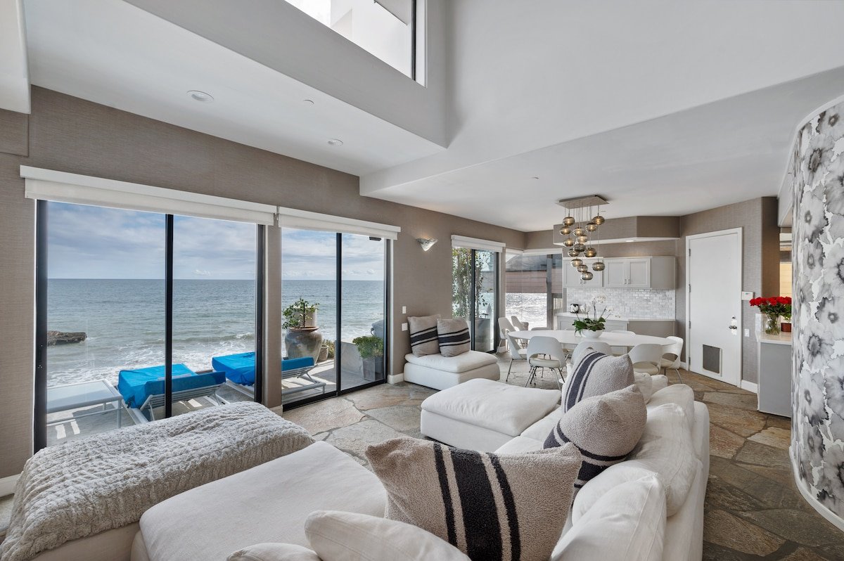 20%Off Ultra Luxurious Malibu Beachfront Penthouse gallery image 2