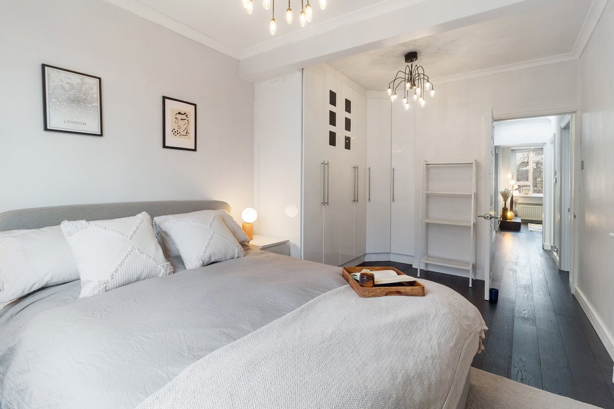 Stylish 2 bedroom by Hyde Park gallery image 5