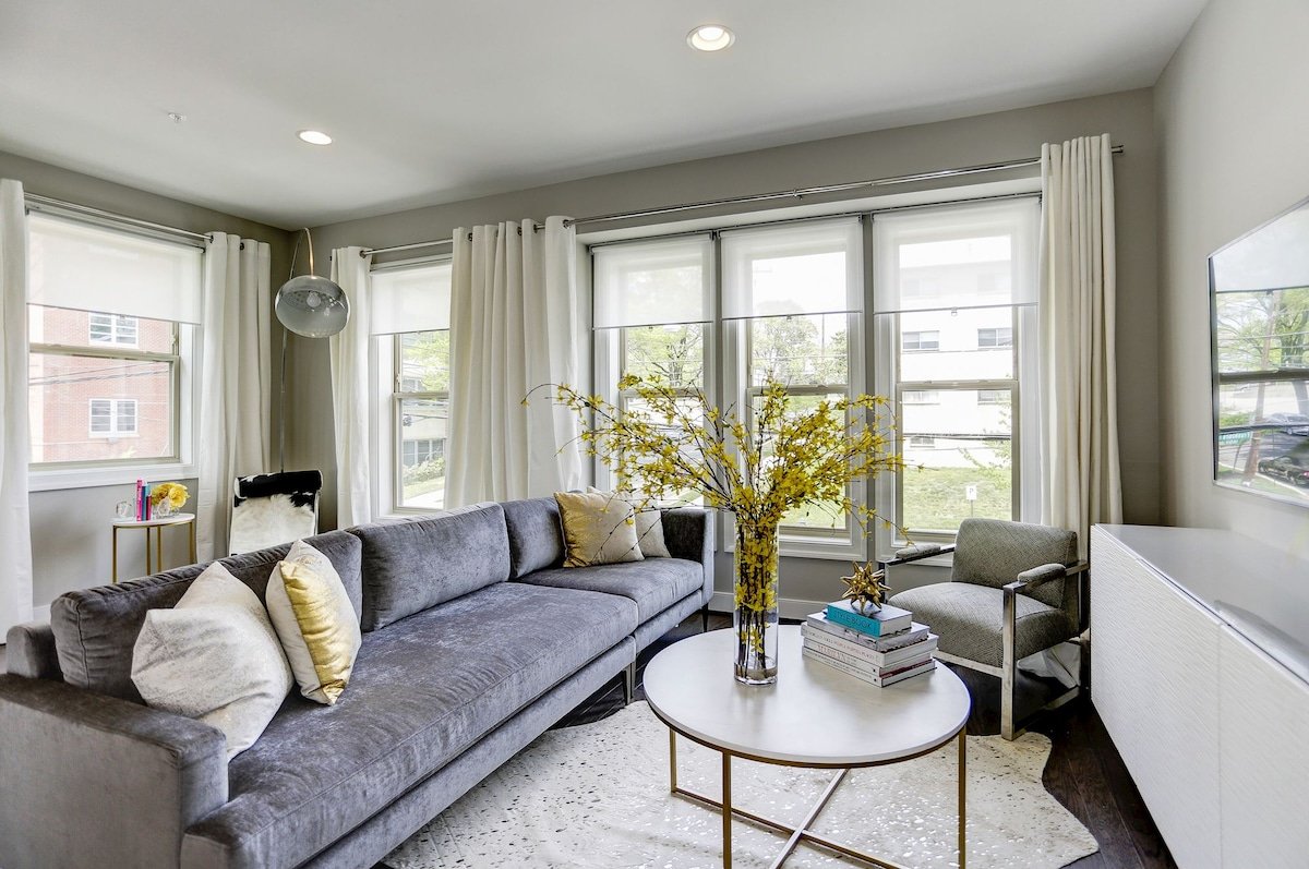 Lux Urban Retreat★Easy access to it all!★Fast WIFI gallery image 4