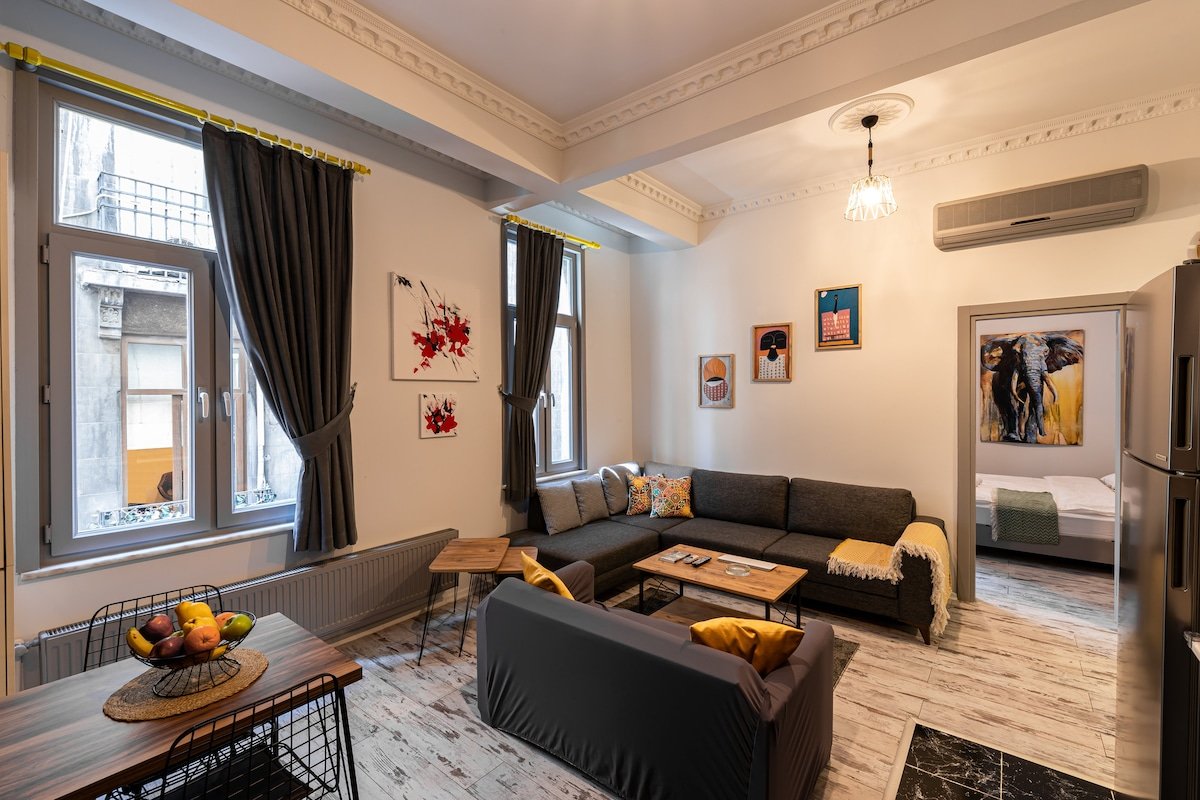 Best location. Taksim, İstiklal. 2 Bedroom. #1 gallery image 2