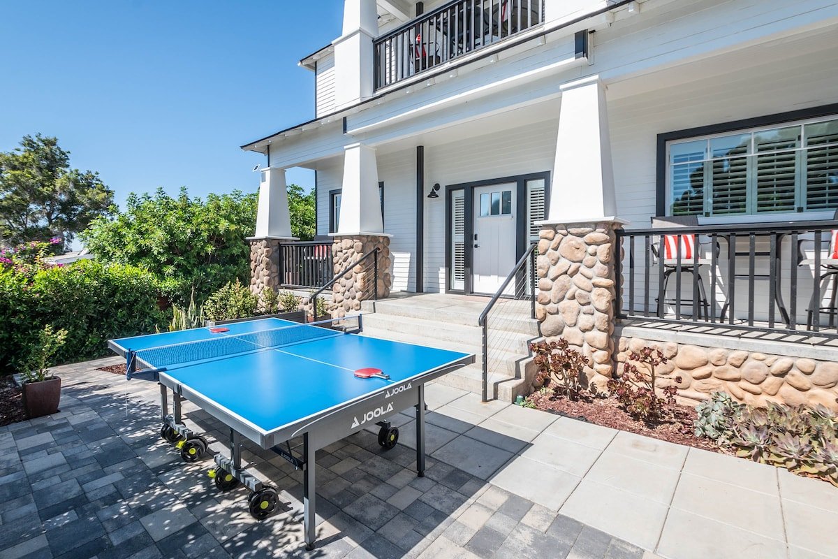 Modern Lux Home: Sleeps 12 and Close to Downtown! gallery image 4