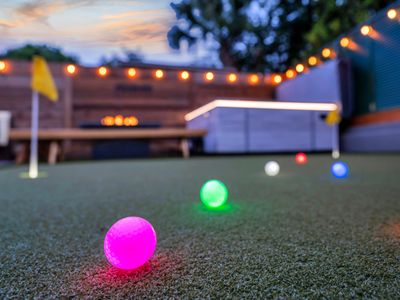 Luxury Amenities – Hot Tub/Putting Green/Game Room