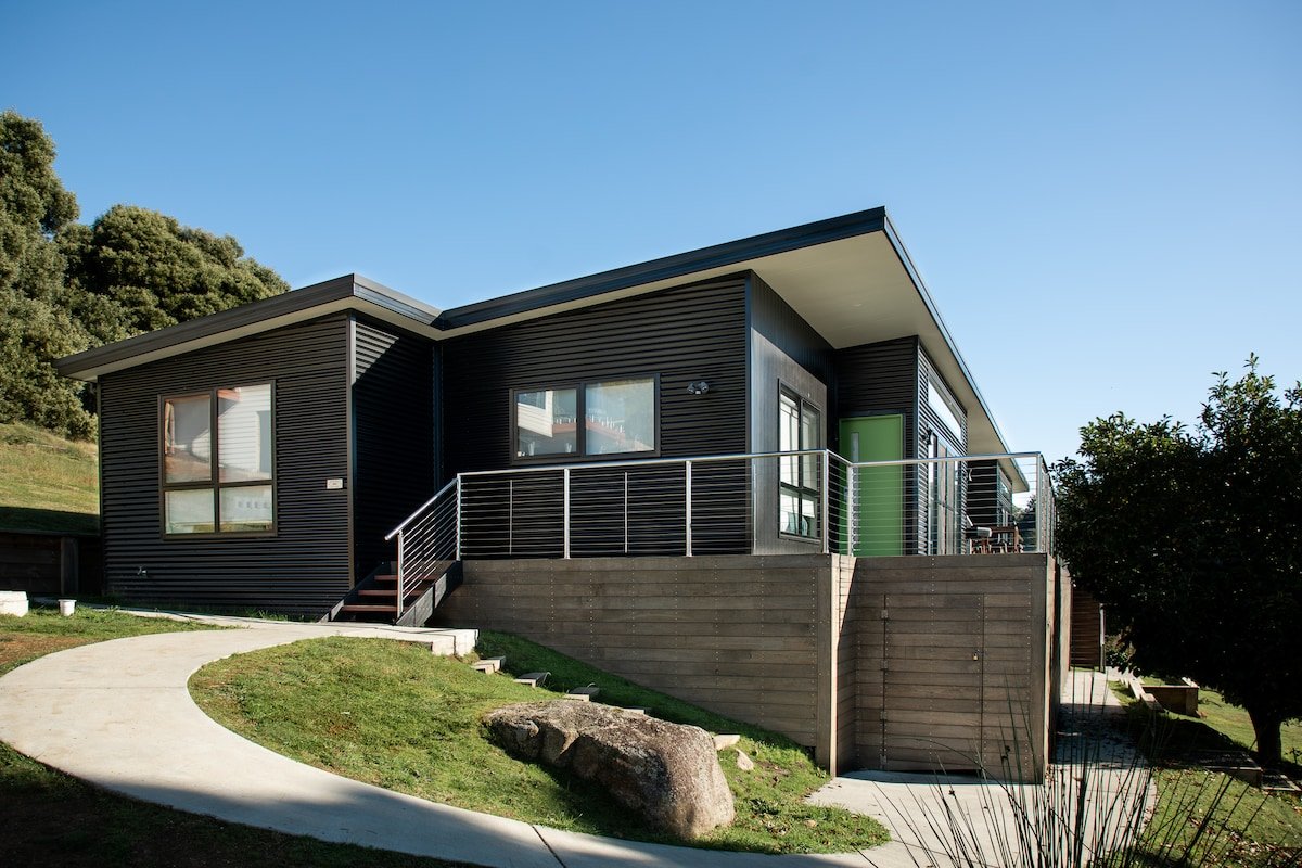 Lake View Derby ‘Briseis’ gallery image 2