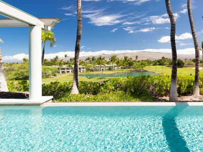 PiH: Champion View-Private pool +Hilton Day Passes