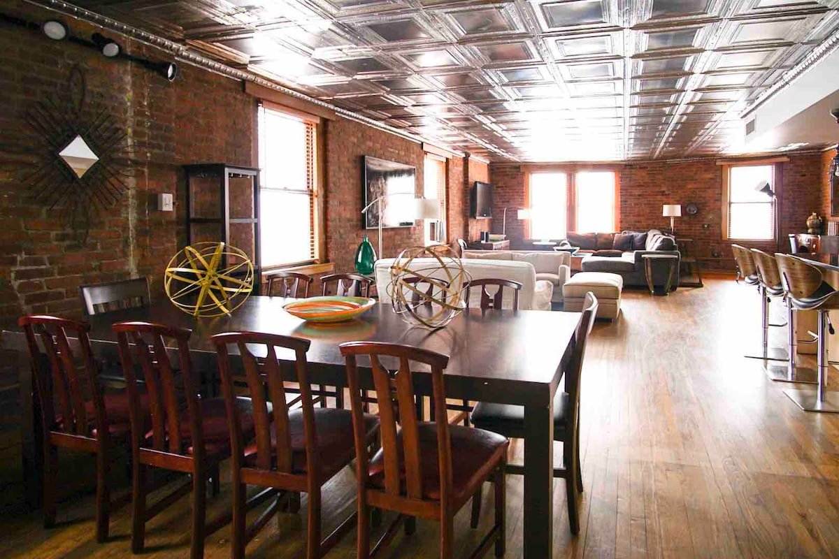 Huge Prvt Suite in Massive Loft in Lt-Italy/SoHo gallery image 2