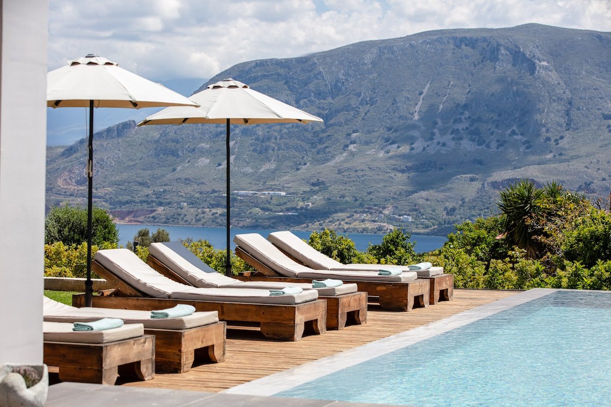 Luxury Ensuite Villa Overlooking Souda Bay gallery image 3