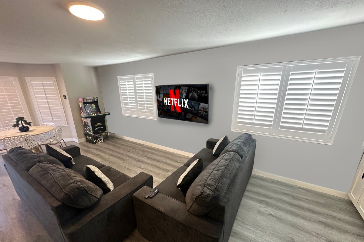 Vegas Versailles – 2 Story House 7 Bed 3 Bath Pool