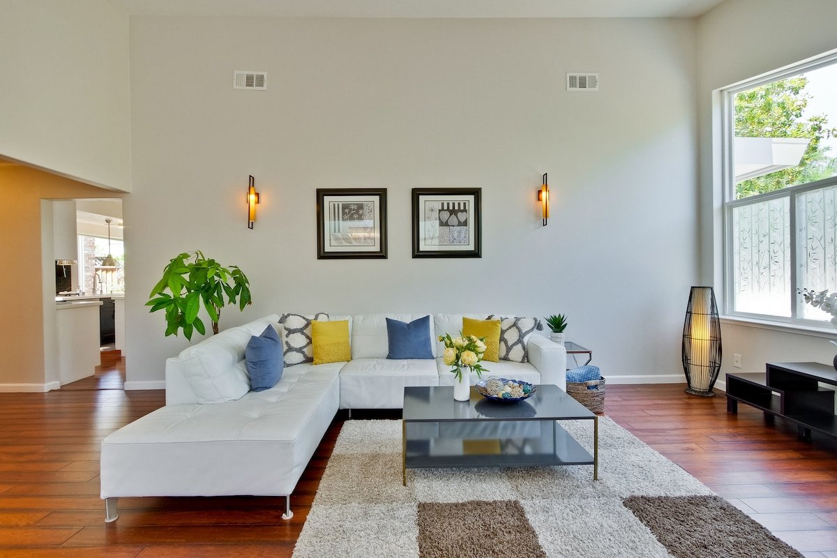 Upscale 4BR/3.5BA house near Stanford w/ AC gallery image 3