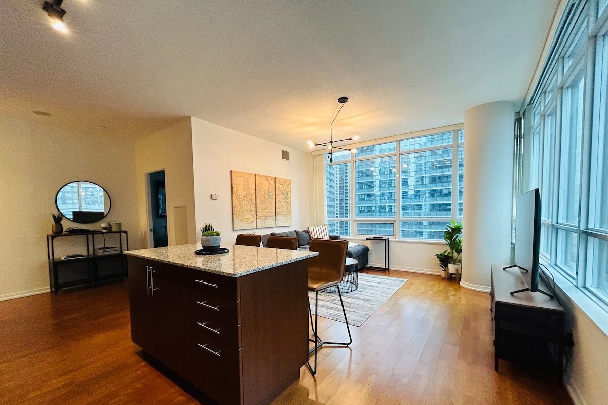 Central & Clean 2 Bedroom Apt gallery image 4