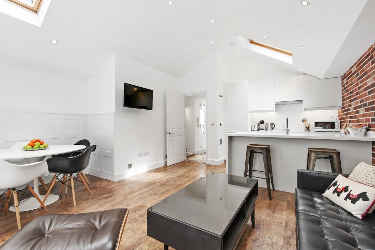 A hidden gem situated as central as it gets ! gallery image 3