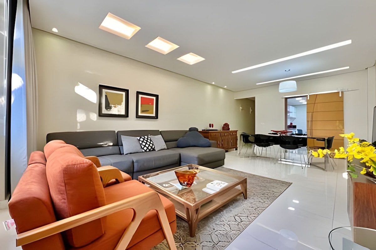 Comfort 1 block from the beach and square/ up to 6 gallery image 2