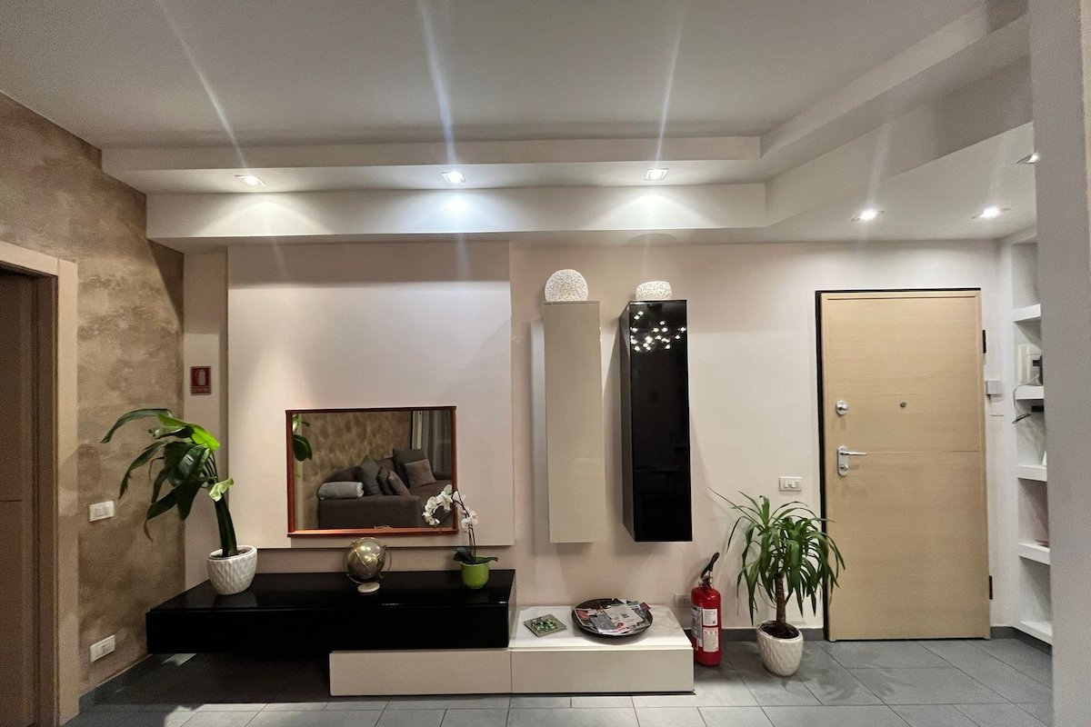 1️⃣ Whole “2 rooms apartment (up to 6 people)” gallery image 4