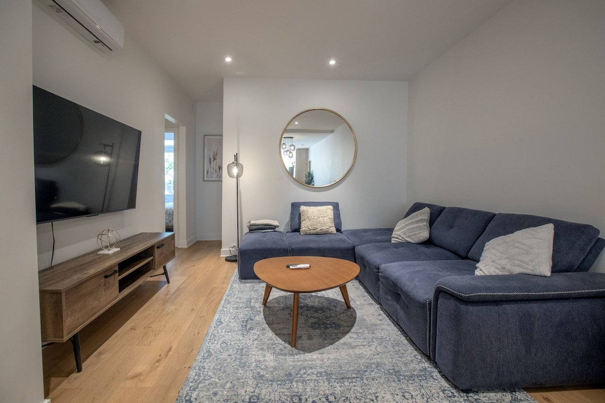 Elegant 4BR/2BA Penthouse – Stylish & Spacious gallery image 3